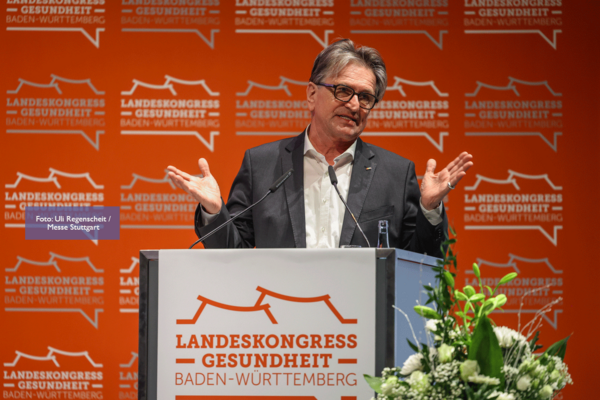 Sozialminister Manfred Lucha spricht auf dem Landeskongress Gesundheit Baden-Württemberg 2025