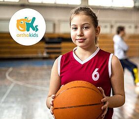 Schmuckbild Innovationsfondprojekt OrthoKids: Kind mit Basketball
