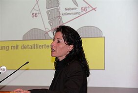 Cornelia Neuhaus beim Symposium zur Skoliose 2012