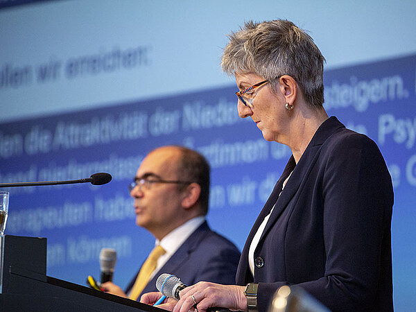 Dr. Karsten Braun und Dr. Doris Reinhardt, Vorstände der Kassenärztlichen Vereinigung Baden-Württemberg Dr. Karsten Braun und Dr. Doris Reinhardt, Vorstände der Kassenärztlichen Vereinigung Baden-Württemberg