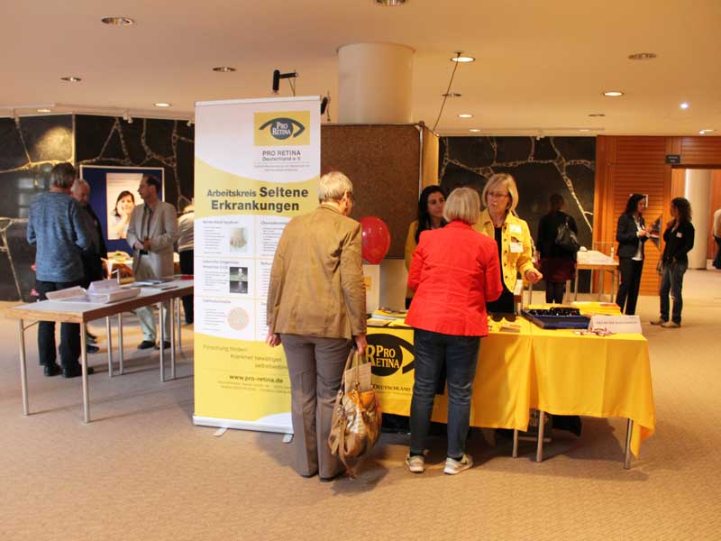 Fachausstellung im Foyer: PRO RETINA Deutschland