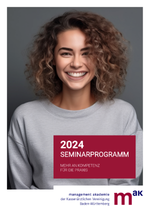 Titelseite MAK-Seminarbroschüre 2024: lächelnde Frau